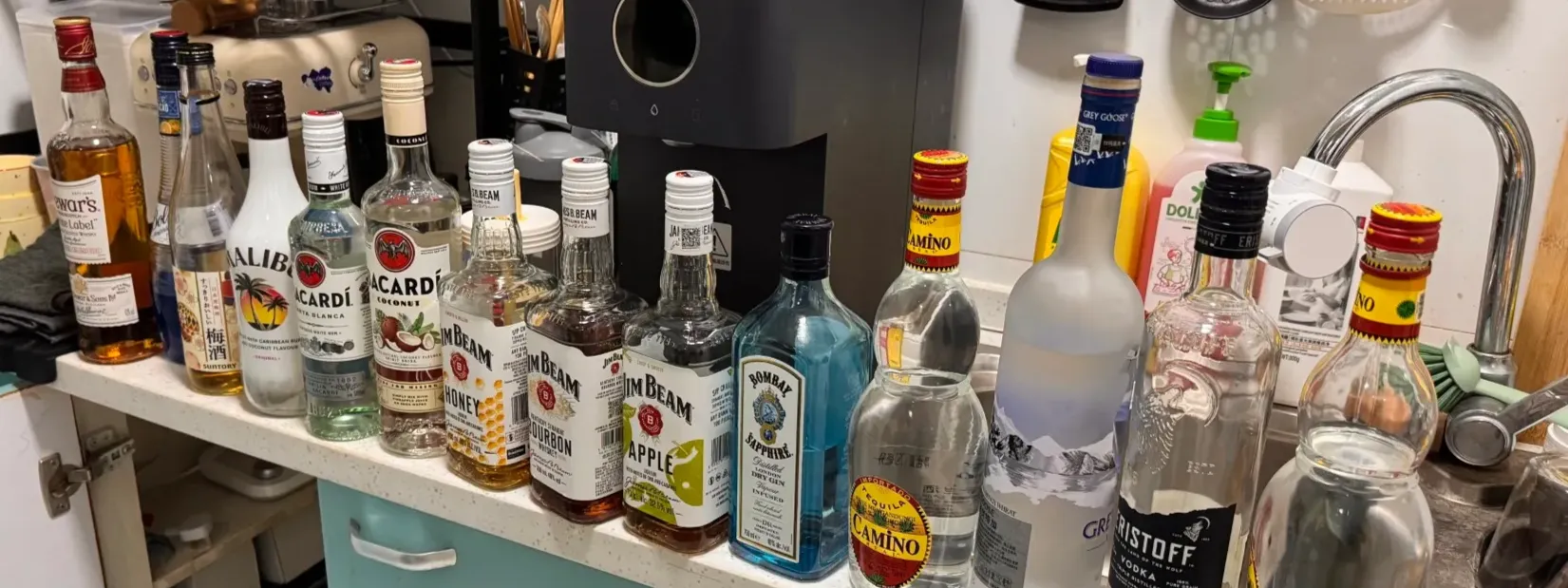 咋会有这么多酒啊